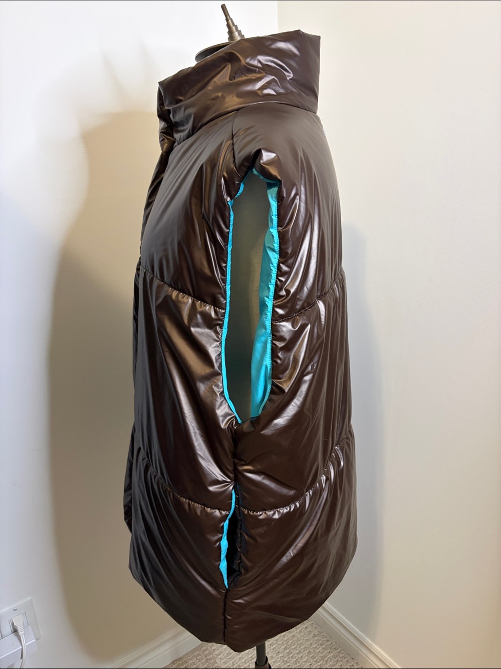 FABLETICS Metallic Brown Puffer Vest with Blue Interior SIZE LARGE - Picture 8 of 13